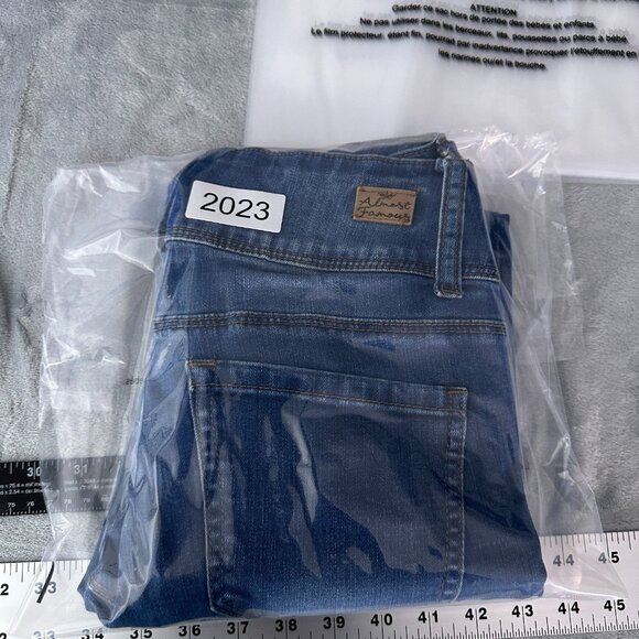 Almost Famous Skinny Jeans Mid Rise Distressed Women Size 7 Medium Wash Blue - Picture 12 of 12